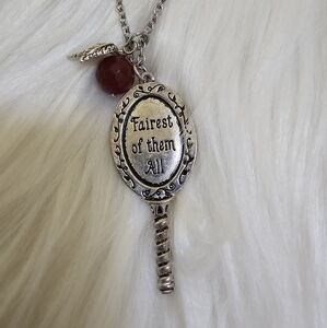 NWOT Fariest Of Them All Necklace
